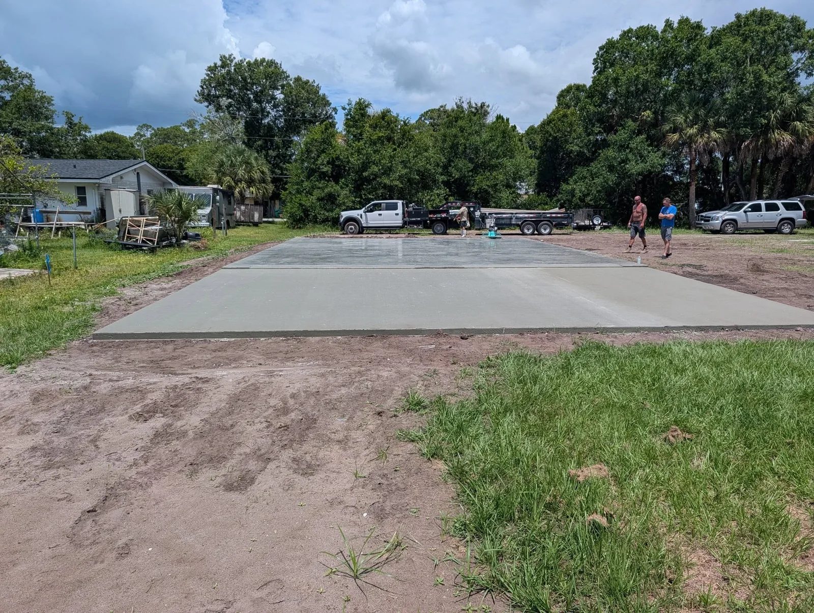 JCD Concrete crew completing a large concrete slab installation