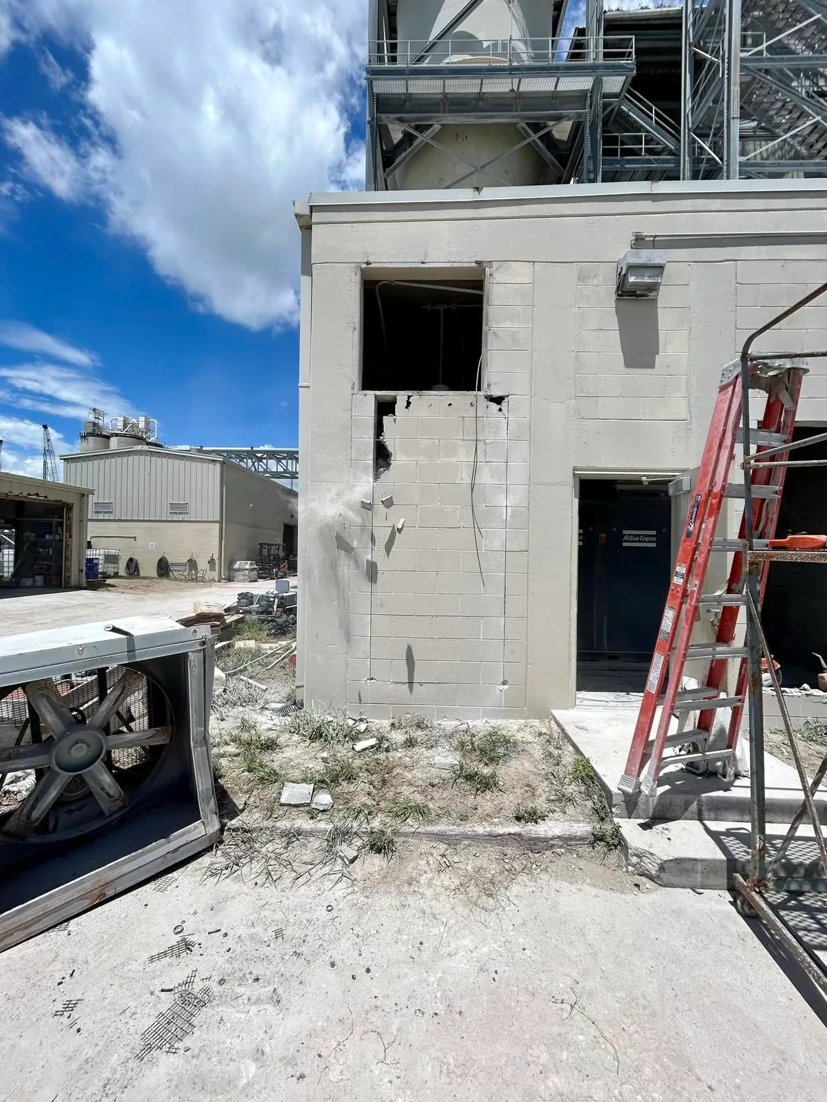 Commercial block wall with ventilation openings completed by JCD Concrete in Port Canaveral